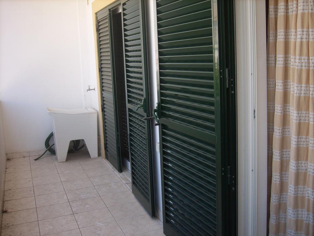 Apartamentos Monica Quarteira Quarto foto